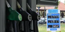 Mimit, ancora ribassi per i carburanti, verde self a 1,814 euro