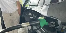 Staffetta, rallenta l'aumento dei prezzi dei carburanti alla pompa