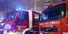 Incendio in un palazzo di 7 piani a Milano, morta un'anziana