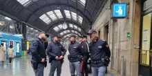 Aggredisce un gruppo di ebrei ortodossi a Milano, arrestato