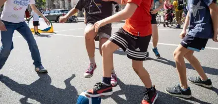 Colto da un malore mentre gioca al calcio, muore un ragazzo di 15 anni