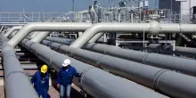 Il petrolio decolla con le nuove tensioni Iran-Usa, gi&ugrave; le Borse