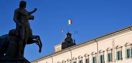 Alta attenzione del Colle sugli incentivi agli avvocati che seguono i rimpatri volontari. Mantovano vede Mattarella