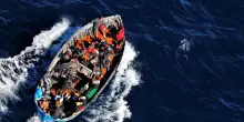 Migrante salvato da una nave, il racconto di un sopravvissuto: 'Almeno 50 scomparsi nelle acque'