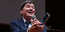 Pausa social per Gianni Morandi, 'il telefono non mi sta dietro'