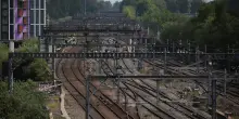 Scontro tra due treni a nord di Londra, 'morto un macchinista'