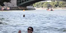 Dopo un secolo, a Parigi si torna a fare il bagno nella Senna