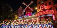 Tornano le pale del Moulin Rouge, crollate oltre un anno fa