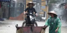 Vietnam, sale a 35 bilancio delle vittime dell'alluvione