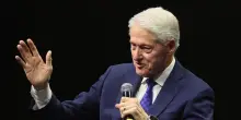 'Clinton, non conosco n&eacute; avuto sesso con la donna nella vasca idromassaggio'