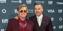 Il marito di Elton John, 'sta bene e si tiene occupato'