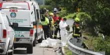 Bus gita universitaria si schianta in Colombia, almeno 10 morti