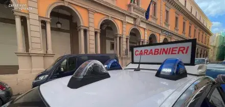 Braccianti ridotti in 'schiavit&ugrave; moderna': 12 persone arrestate dai Carabinieri