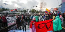 In Ecuador le proteste indigene bloccano strade e città