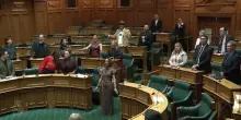Nuova Zelanda, deputata esegue l'Haka in Parlamento e la seduta e' sospesa