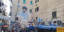 Sequestrate magliette e gadget al murales di Maradona