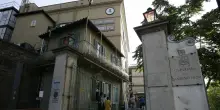 Bimbo di 8 anni cade dal balcone, grave a Roma