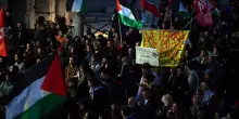 A Roma corteo per Gaza e Flotilla, 'nemmeno un chiodo per guerra e genocidio'