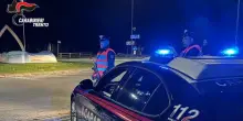 Ubriaco al volante in pieno centro guida a zig zag tra i pedoni