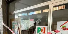Ad Acqui Terme danneggiata la vetrata della sede Pd