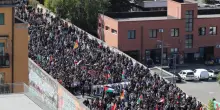 Sciopero generale per Gaza, l'Usb: '300mila al corteo di Roma'. Chiusa l'A14 a Bologna. La diretta