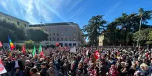 Cittadini in piazza a Terni chiedono le dimissioni di Bandecchi