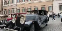 Auto d'epoca in piazza Montecitorio per la Camera a porte aperte