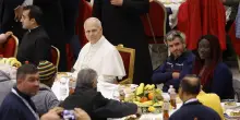 Il Papa al pranzo con i meno abbienti, ricorda Francesco