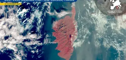 Una tempesta di polvere dal nord Africa ricopre la Sardegna