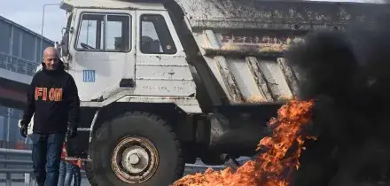 Ex Ilva, stabilimento occupato e corteo a Genova