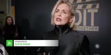 Sharon Stone sul tappeto rosso del gala 'We Do It Together'