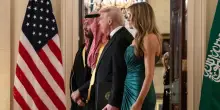 Melania in 'verde saudita' alla cena per Mbs