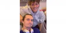 Selfie in aereo, Sinner e Zverev sullo stesso volo per le Maldive