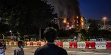 Media, 'salgono a 12 i morti nell'incendio a Hong Kong'