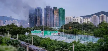 Sale a 55 il bilancio dei morti dell'incendio di Hong Kong