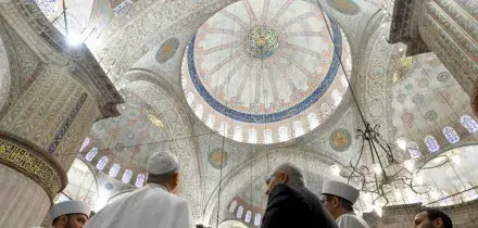 Il Papa nella Moschea Blu di Istanbul, visita storica ad uno dei simboli dell'Islam nel mondo