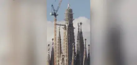 Barcellona, la Sagrada Familia diventa la chiesa piu' alta del mondo