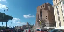 Roma, crolla una parte della Torre dei Conti ai Fori Imperiali