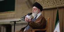 Khamenei attacca Trump, '&egrave; colpevole per i morti in Iran'