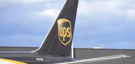 Aereo cargo si schianta negli Usa, almeno 3 morti e 11 feriti