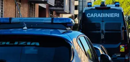 Auto in fuga dalle forze dell'ordine provoca incidente a Roma, 2 morti