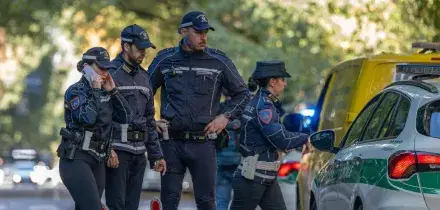 Punta alla gola un coltello alla ex e abusa di lei, arrestato