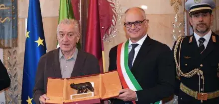 Robert De Niro riceve da Gualtieri la Lupa capitolina: 'Grazie Roma'