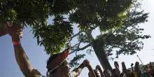 Sospeso il dragaggio di un fiume in Amazzonia dopo le proteste indigene