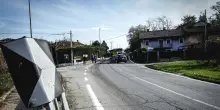 Autobus in una scarpata nel Bresciano, otto fra feriti e contusi