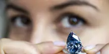 Venduto per 25 milioni di dollari il diamante 'Mellon Blu'