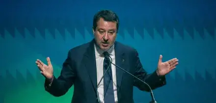 Salvini: 'I fondi del Ponte non si toccano, per il maltempo ne troveremo altri'