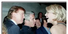 I Dem pubblicano nuove foto di Epstein con Trump, Clinton, Bannon e Gates