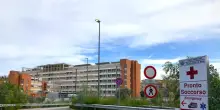 Pretende il ricovero della moglie e aggredisce i medici a Bari, arrestato