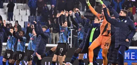 Doppietta di Scamacca al Cagliari e all'Atalanta passa la paura